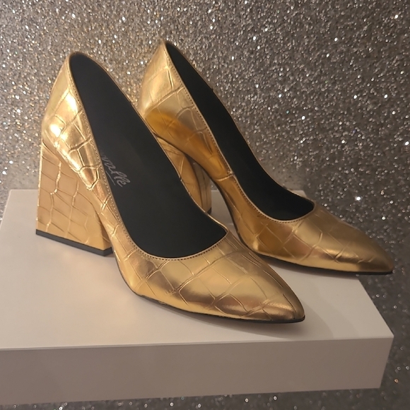 L'INTERVALLE Gold Textured Heels - Picture 2 of 6